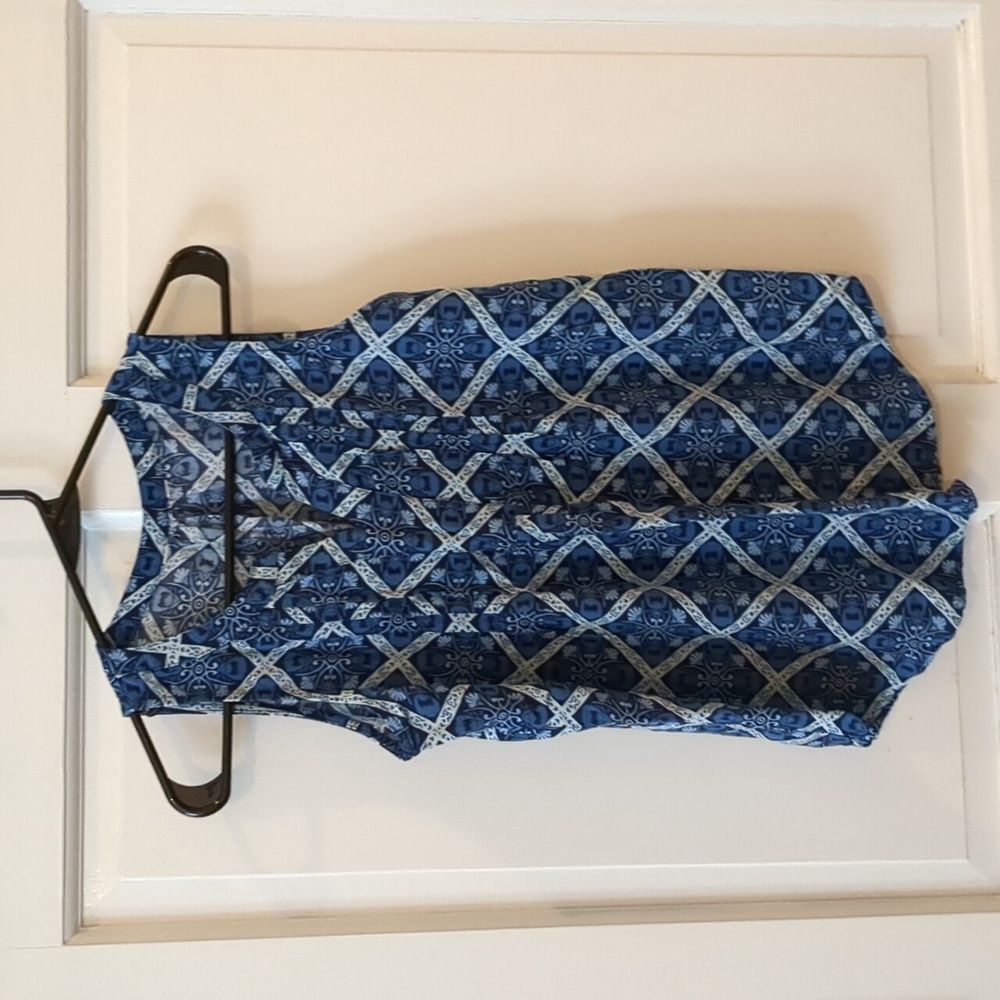 Croft and Barrow pxs sleeveless top blue tile print split neck collarless blouse